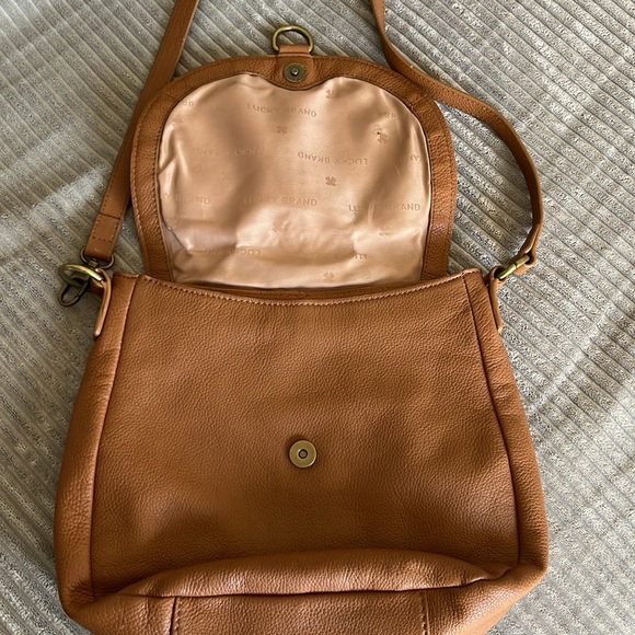 Lucky Brand Ali Cognac Pebble Leather Flap Crossbody Bag Brown Leather - Picture 2 of 10